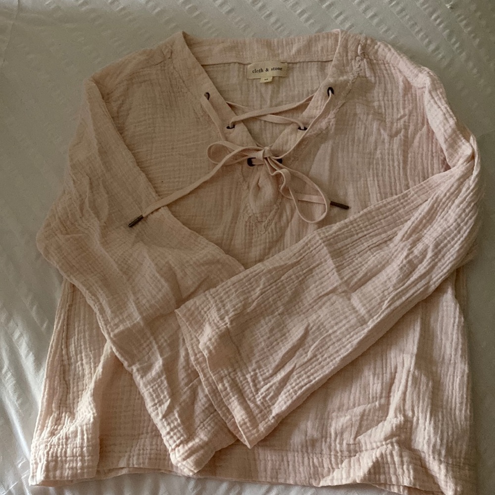 Cloth & Stone tie front top. Gently worn. Size Medium.
